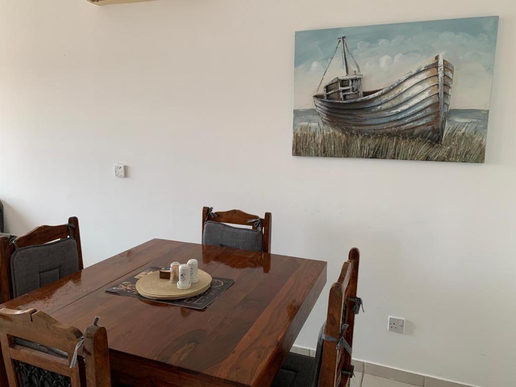 Comfortable 2 Bedroom Apartment In Popular Limnaria Gardens Paphos Eksteriør billede