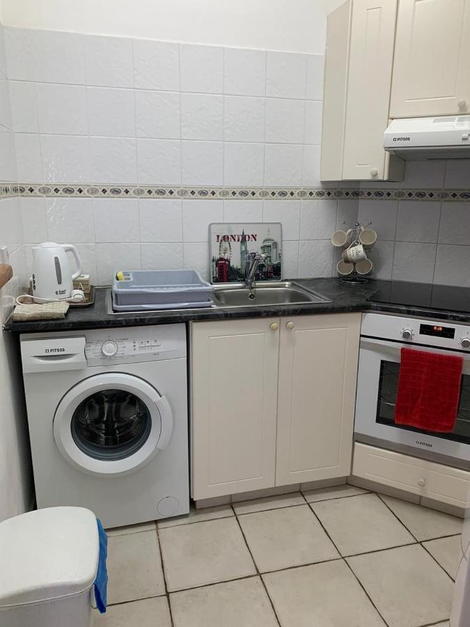 Comfortable 2 Bedroom Apartment In Popular Limnaria Gardens Paphos Eksteriør billede
